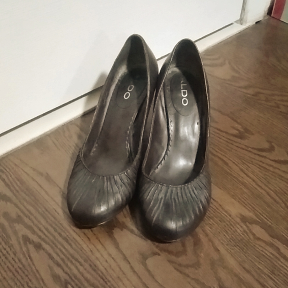 Shoes - Picture 3 of 3